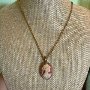 Elegant Gold Cameo Pendant Necklace
